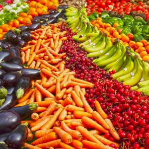 Egy civil szervezet szerint Romániában naponta hatezer tonna élelmiszer kerül a szemétbe