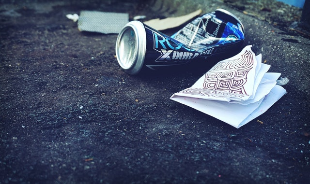 A Magyar Közútnak egyre több problémát jelent az illegális szemét eltakarítása