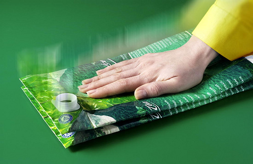 Az italoskarton dobozok mintegy 80%-a a valóságban még mindig a kommunális hulladékba, azaz a lerakókra kerül. Az italoskarton dobozok mintegy 80%-a a valóságban még mindig a kommunális hulladékba, azaz a lerakókra kerül.