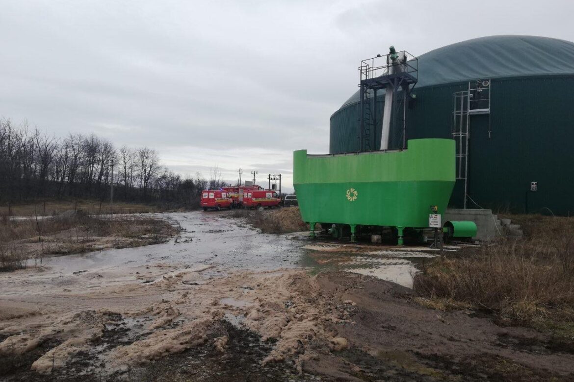 Több ezer köbméter veszélyes hulladék ömlött ki egy szlovákiai biogáz üzemben Több ezer köbméter veszélyes hulladék ömlött ki egy szlovákiai biogáz üzemben